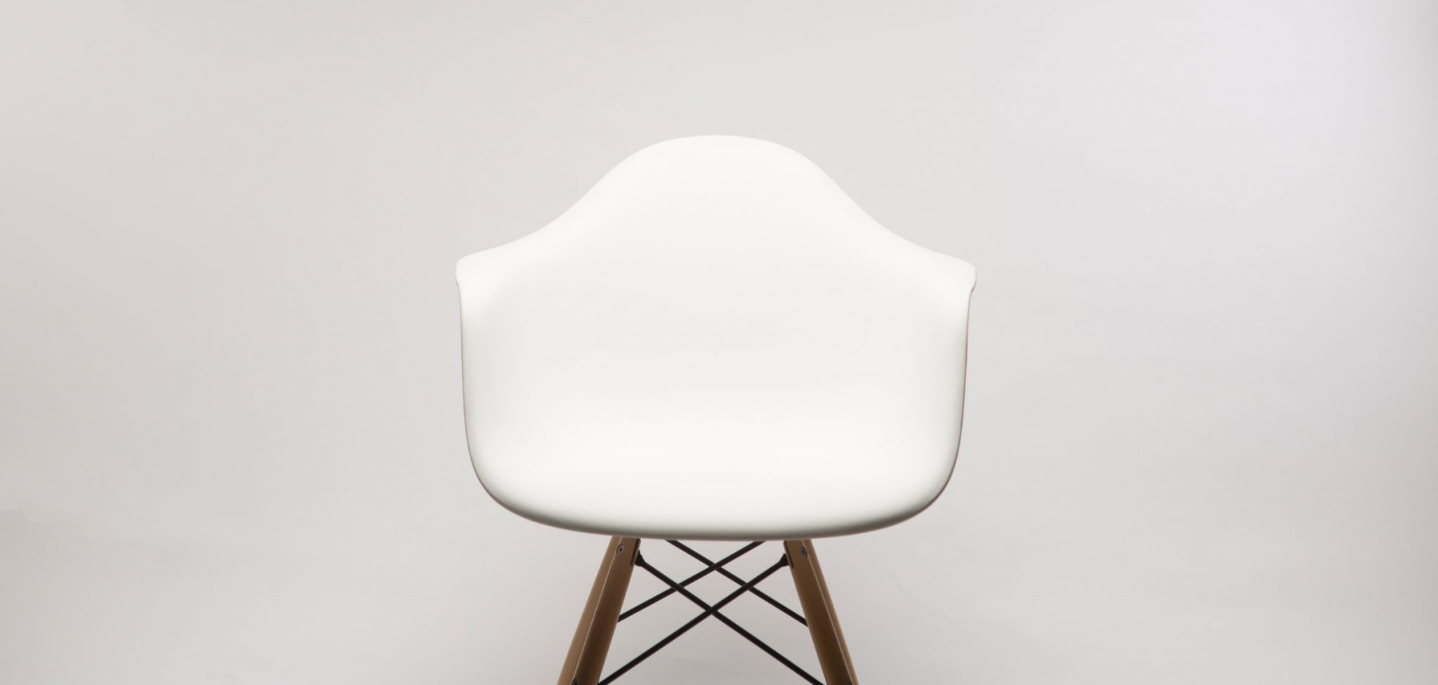 Eames Chair, ph: Dillon Mangum / Unsplash